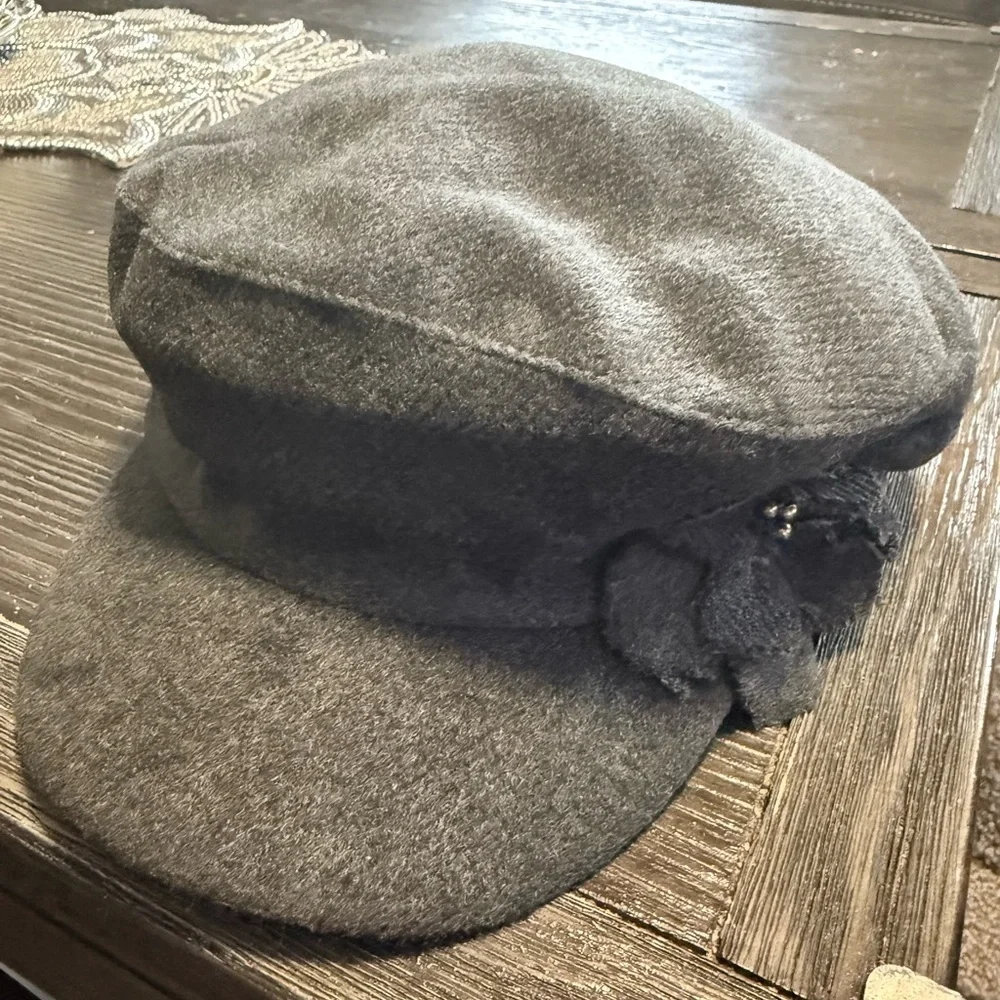 Collection Eighteen Gray Wool Cap with flower Accent